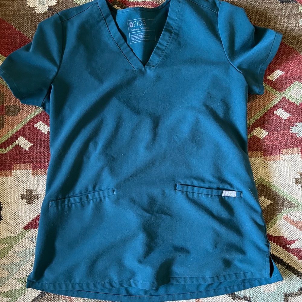 Figs scrub top